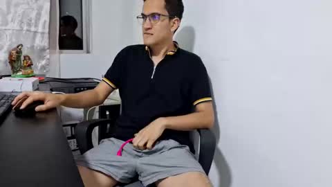 Snapshot of isaac_winter_ chatting on 11-13-25, 05:50 Isaac online show from 11-13-25, 05:50