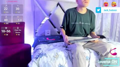 Snapshot of isaac_winter_ chatting on 12-19-25, 01:01 Isaac online show from 12-19-25, 01:01