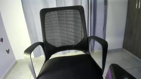 isaac online show from 09-25-25, 05:22