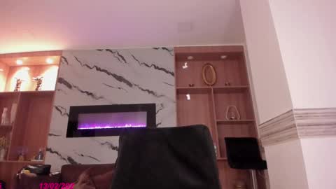 Snapshot of isabel_escorcia chatting on 02-13-25, 08:17 Isabel online show from 02-13-25, 08:17