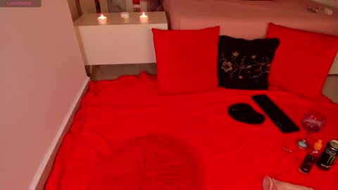 Snapshot of isabel_escorcia chatting on 03-09-25, 05:22 Isabel online show from 03-09-25, 05:22