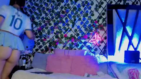 Snapshot of isabel_jamess chatting on 06-12-26, 11:25 Isa online show from 06-12-26, 11:25