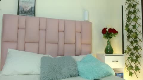 Snapshot of isabela_ferrer_ chatting on 01-09-25, 04:17 I S A online show from 01-09-25, 04:17