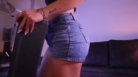 Snapshot of isabela_franco_ chatting on 05-16-26, 11:42 Isabela online show from 05-16-26, 11:42