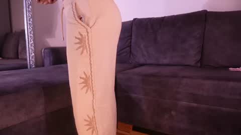 Snapshot of isabela_franco_ chatting on 06-29-26, 11:43 Isabela online show from 06-29-26, 11:43