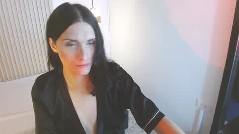 isabelfernandez1 online show from 12-18-25, 08:48