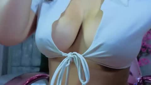 Snapshot of isabella1_s chatting on 02-25-26, 01:10 Isa online show from 02-25-26, 01:10