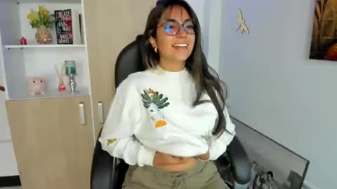 Snapshot of isabella22_1 chatting on 02-25-25, 05:04 Isabella22 1 online show from 02-25-25, 05:04