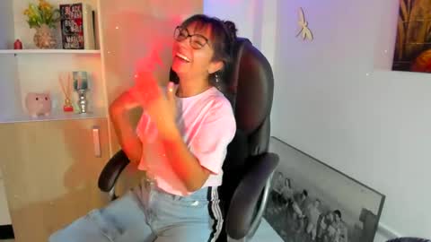 Snapshot of isabella22_1 chatting on 03-04-25, 09:43 Isabella22 1 online show from 03-04-25, 09:43