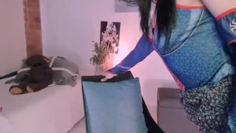 Isabella online show from 10-13-25, 09:04