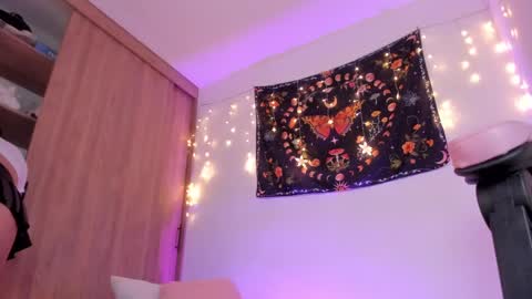 Snapshot of isabella_666_ chatting on 02-08-25, 03:52 Isa... online show from 02-08-25, 03:52