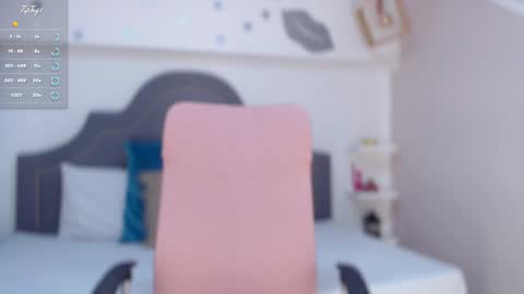 Snapshot of isabella__shine chatting on 12-31-24, 01:41 Isa online show from 12-31-24, 01:41