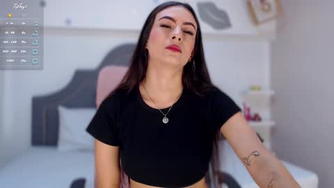 Snapshot of isabella__shine chatting on 01-08-25, 03:50 Isa online show from 01-08-25, 03:50