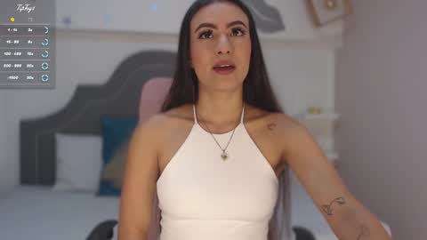 Snapshot of isabella__shine chatting on 01-14-25, 03:57 Isa online show from 01-14-25, 03:57