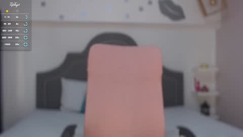 Snapshot of isabella__shine chatting on 01-17-25, 06:44 Isa online show from 01-17-25, 06:44