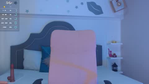 Snapshot of isabella__shine chatting on 01-24-25, 09:47 Isa online show from 01-24-25, 09:47