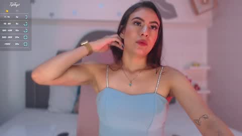 Snapshot of isabella__shine chatting on 01-28-25, 07:00 Isa online show from 01-28-25, 07:00