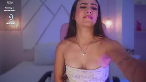 Snapshot of isabella__shine chatting on 02-05-25, 10:12 Isa online show from 02-05-25, 10:12