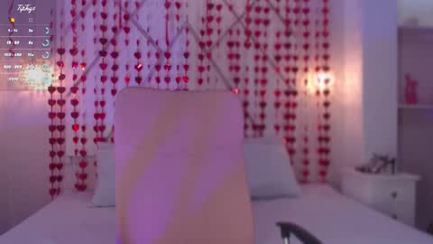 Snapshot of isabella__shine chatting on 02-20-25, 03:52 Isa online show from 02-20-25, 03:52