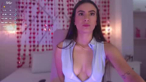 Snapshot of isabella__shine chatting on 02-22-25, 01:57 Isa online show from 02-22-25, 01:57