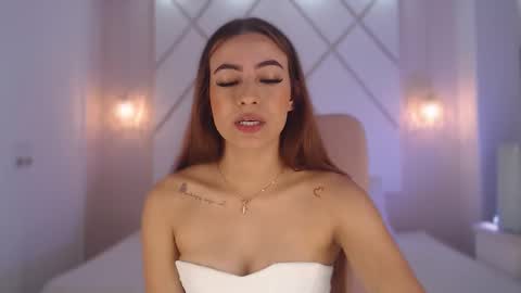 Snapshot of isabella__shine chatting on 09-23-25, 04:10 Isa online show from 09-23-25, 04:10