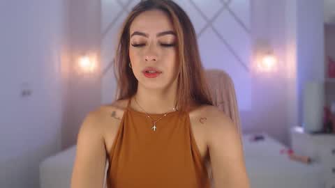 Snapshot of isabella__shine chatting on 09-29-25, 03:28 Isa online show from 09-29-25, 03:28