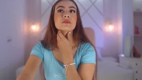 Snapshot of isabella__shine chatting on 10-06-25, 03:31 Isa online show from 10-06-25, 03:31