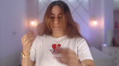 Snapshot of isabella__shine chatting on 10-09-25, 02:59 Isa online show from 10-09-25, 02:59