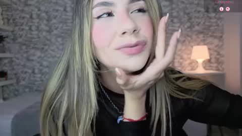 Snapshot of isabella_bliss chatting on 07-11-26, 11:28 isabella_bliss online show from 07-11-26, 11:28