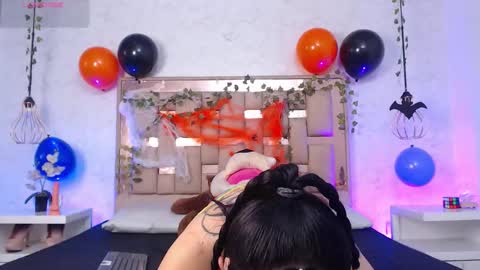 Snapshot of isabella_cherry_ chatting on 10-25-25, 04:09 Isa Online 11pm to 5am Colombia time online show from 10-25-25, 04:09