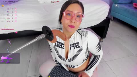 Snapshot of isabella_daniell chatting on 01-24-25, 06:35 Isa online show from 01-24-25, 06:35