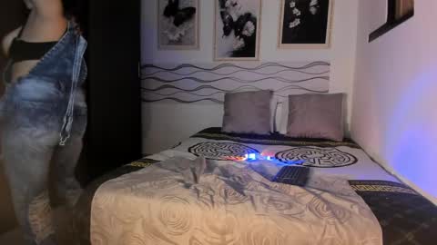 Snapshot of isabella_diazx chatting on 04-25-26, 09:34 Isabella online show from 04-25-26, 09:34