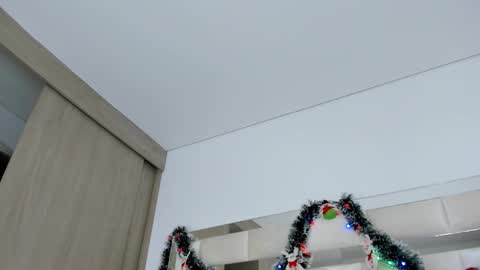 isabella_gomez11 online show from 12-18-24, 10:02