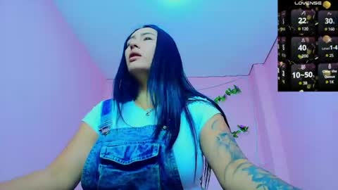 Snapshot of isabella_mendez_1 chatting on 06-21-26, 12:52 Isa online show from 06-21-26, 12:52