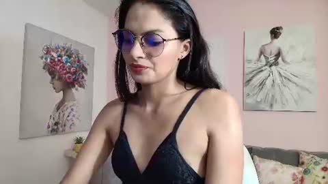 Snapshot of isabella_moen chatting on 06-23-26, 07:12 Isa online show from 06-23-26, 07:12