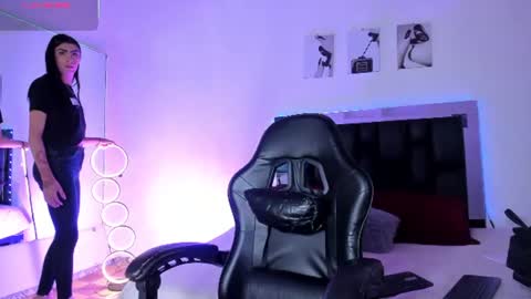 Snapshot of isabella_moon9 chatting on 07-18-26, 12:31 Isabella Moon9 online show from 07-18-26, 12:31