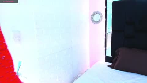 Isabella Your Queen  online show from 01-04-25, 01:10