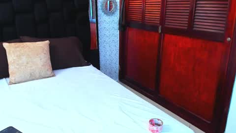 Isabella Your Queen  online show from 02-22-25, 01:22