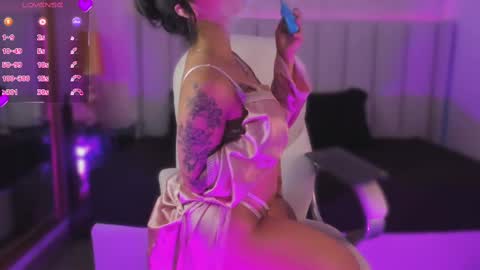 Snapshot of isabella_santamaria chatting on 02-21-25, 09:11 Isa online show from 02-21-25, 09:11