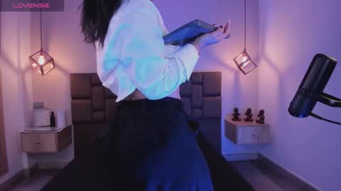 Snapshot of isabella_santamaria chatting on 10-12-25, 02:10 Isa online show from 10-12-25, 02:10