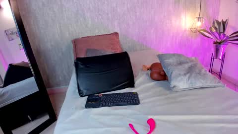 isabella zc online show from 02-28-25, 04:20