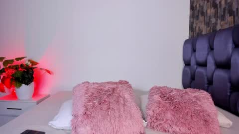 ISABELLA online show from 04-19-26, 02:33