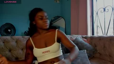 Snapshot of isabellabroms21 chatting on 07-20-26, 10:12 v online show from 07-20-26, 10:12