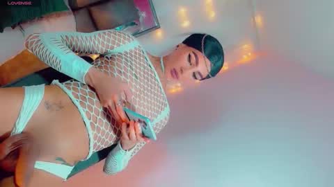 isabellagirs online show from 12-20-25, 08:49