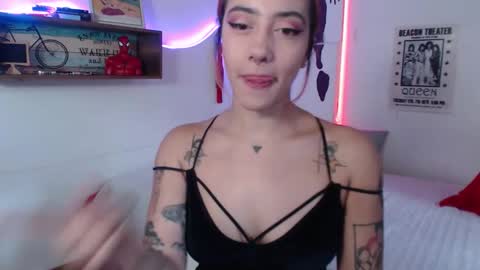 Snapshot of isabellakoff chatting on 11-22-25, 12:15 Tati - online show from 11-22-25, 12:15