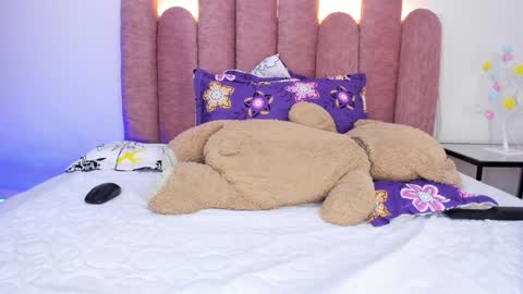 Snapshot of isabellas_smith chatting on 01-28-25, 12:05 Martina IG martissmith01 online show from 01-28-25, 12:05