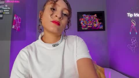 Snapshot of isabellaspencer chatting on 10-30-25, 10:21 Isabella online show from 10-30-25, 10:21