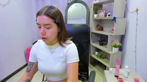 Snapshot of isabellasummer_ chatting on 04-13-26, 01:05 isebella online show from 04-13-26, 01:05