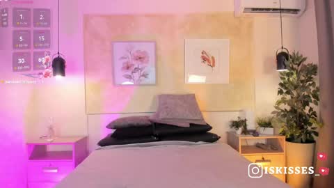 Snapshot of isabellasweet__ chatting on 06-06-26, 04:17 online show from 06-06-26, 04:17