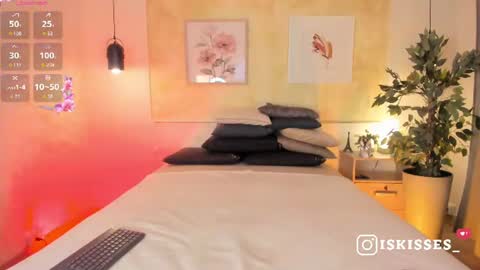 Snapshot of isabellasweet__ chatting on 06-26-26, 04:06 online show from 06-26-26, 04:06